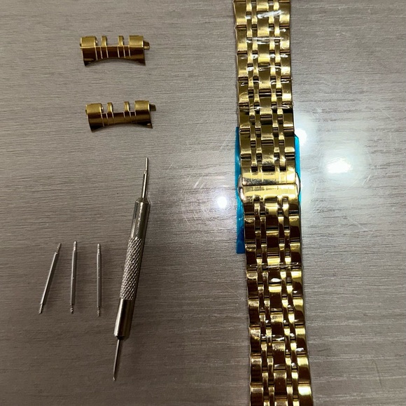 Gold Metal Watch Band with Tool - Picture 4 of 5